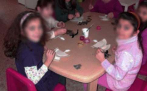 給幼兒園大班老師表?yè)P(yáng)信