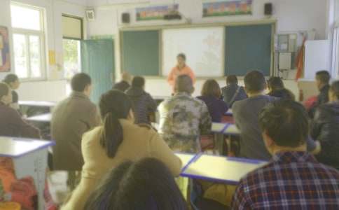 小學五年級英語教師家長會發(fā)言稿
