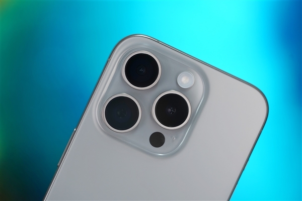 iPhone手機如果美國產(chǎn)一部賣2.5萬！蘋果將硬扛關稅